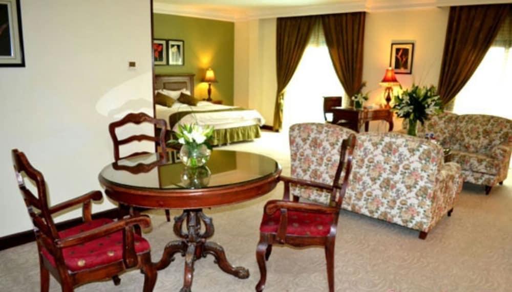 The Convention Center & Royal Suites Hotel Кувейт Экстерьер фото